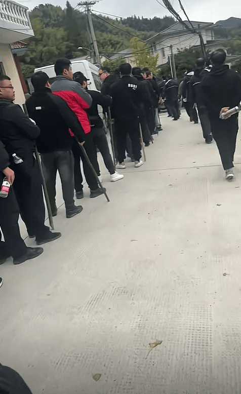 重大刑案嫌犯在逃！警方悬赏，照片公布→