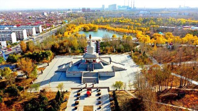 内蒙古一地公布61位领导手机号，当地干部：“24小时都可拨打，没接到会回过去”