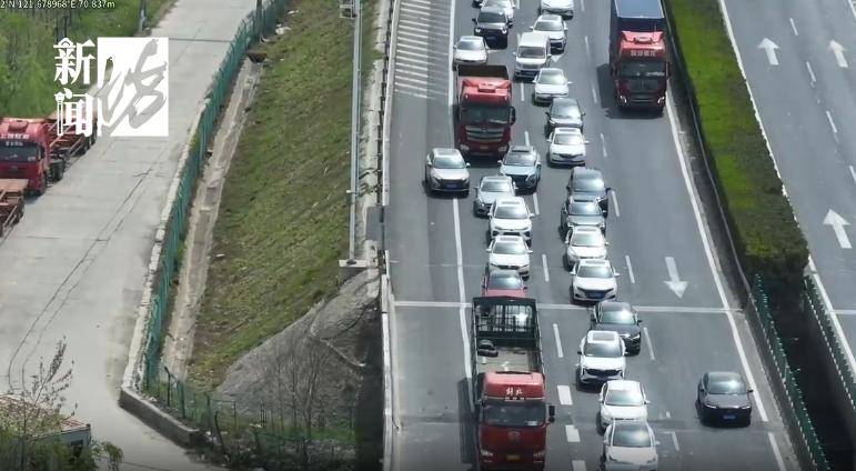 清明路上堵成猪肝红，"5个小时只动了800米，气笑了"
