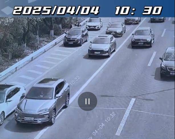 清明路上堵成猪肝红，"5个小时只动了800米，气笑了"