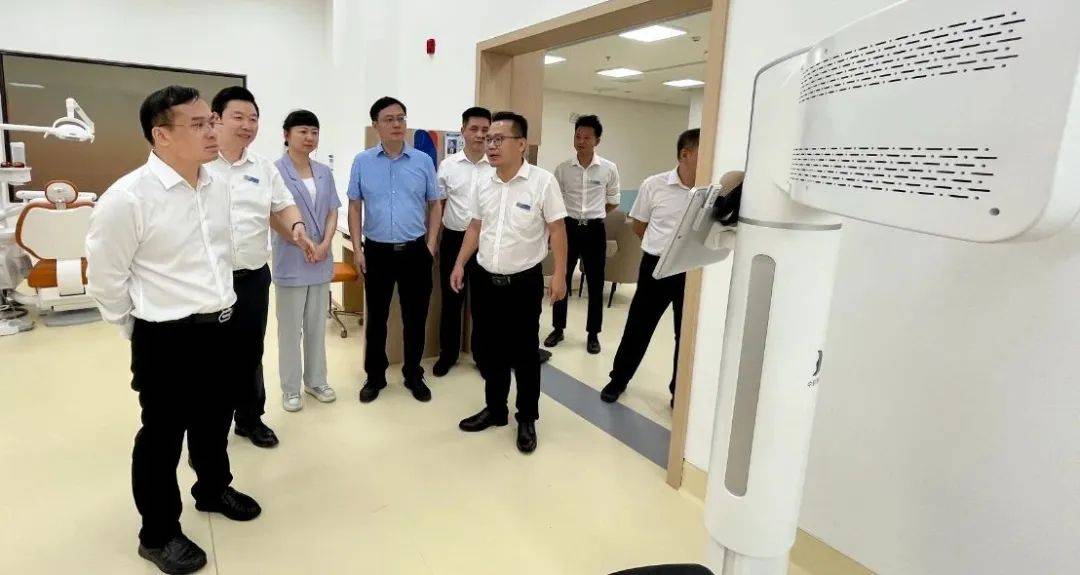 南宁市卫生健康委员会党组书记、主任唐驰到南宁市口腔医疗中心（南宁市口腔医院）调研指导
