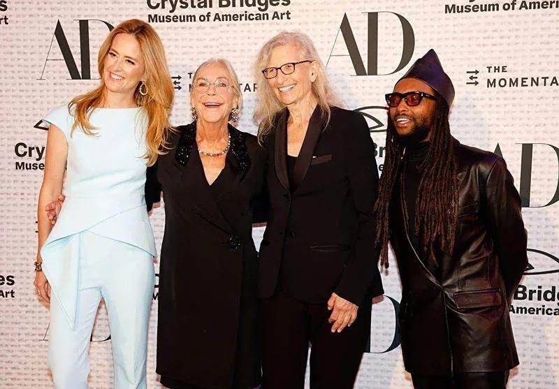 身家千亿美元的沃尔玛小公主：不上班，不生娃，只烧钱