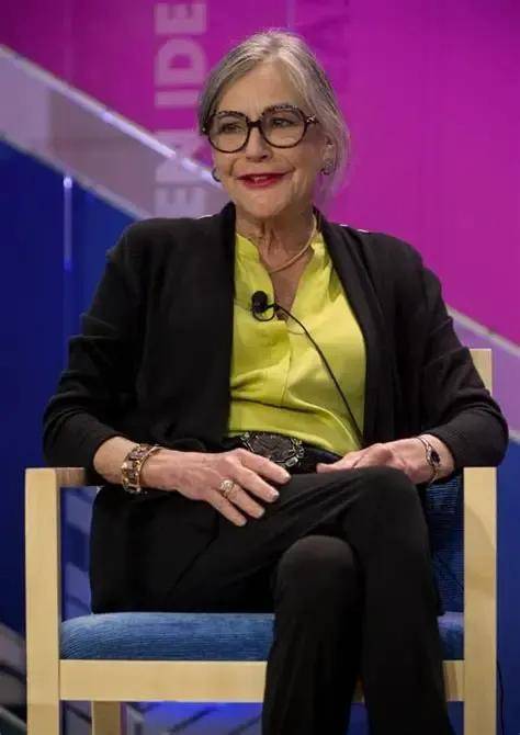 身家千亿美元的沃尔玛小公主：不上班，不生娃，只烧钱