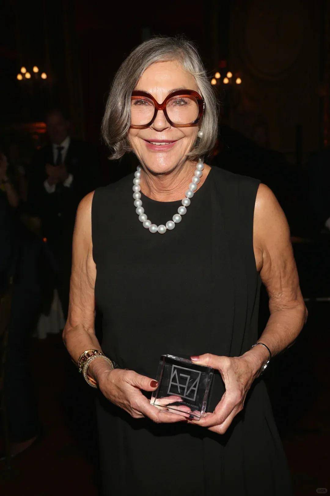 身家千亿美元的沃尔玛小公主：不上班，不生娃，只烧钱