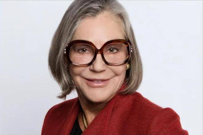 身家千亿美元的沃尔玛小公主：不上班，不生娃，只烧钱