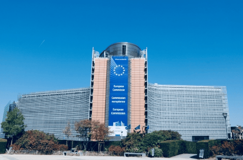 对中印加税100%！特朗普豁出去了，但这一回，他要求欧盟去打头阵，冯德莱恩直接拒绝了