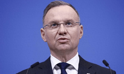 波兰出尔反尔，以为没它不行？刚签署文件，转身就反咬一口，中方绝不惯着，亮出“王牌”