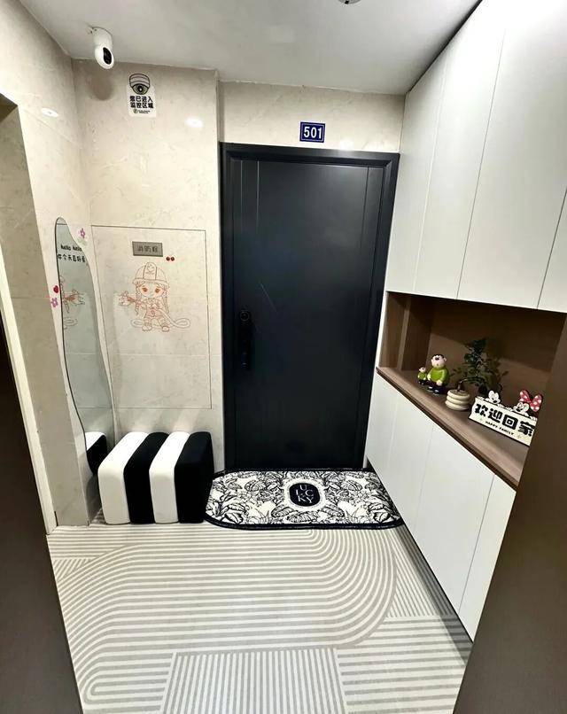 物业“不让门口放鞋子”，门口放鞋柜违法吗？