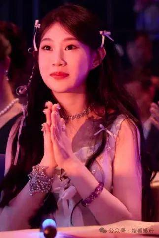 这场晚会台下简直是追星现场，名场面太多了吧？