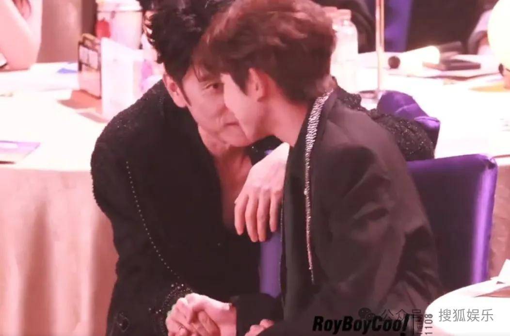 这场晚会台下简直是追星现场，名场面太多了吧？