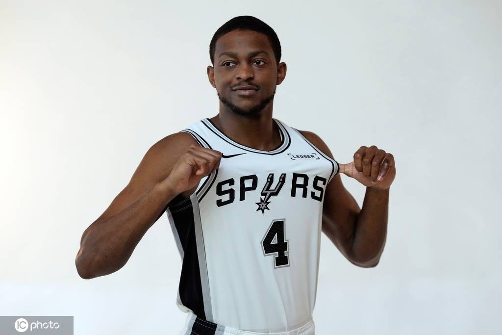 30天30队马刺：文班化解血栓危机 重建又遇三PG难题