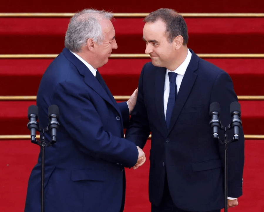 正式组阁不到一天，法国新总理又“旧”了，走马灯还转得下去吗？