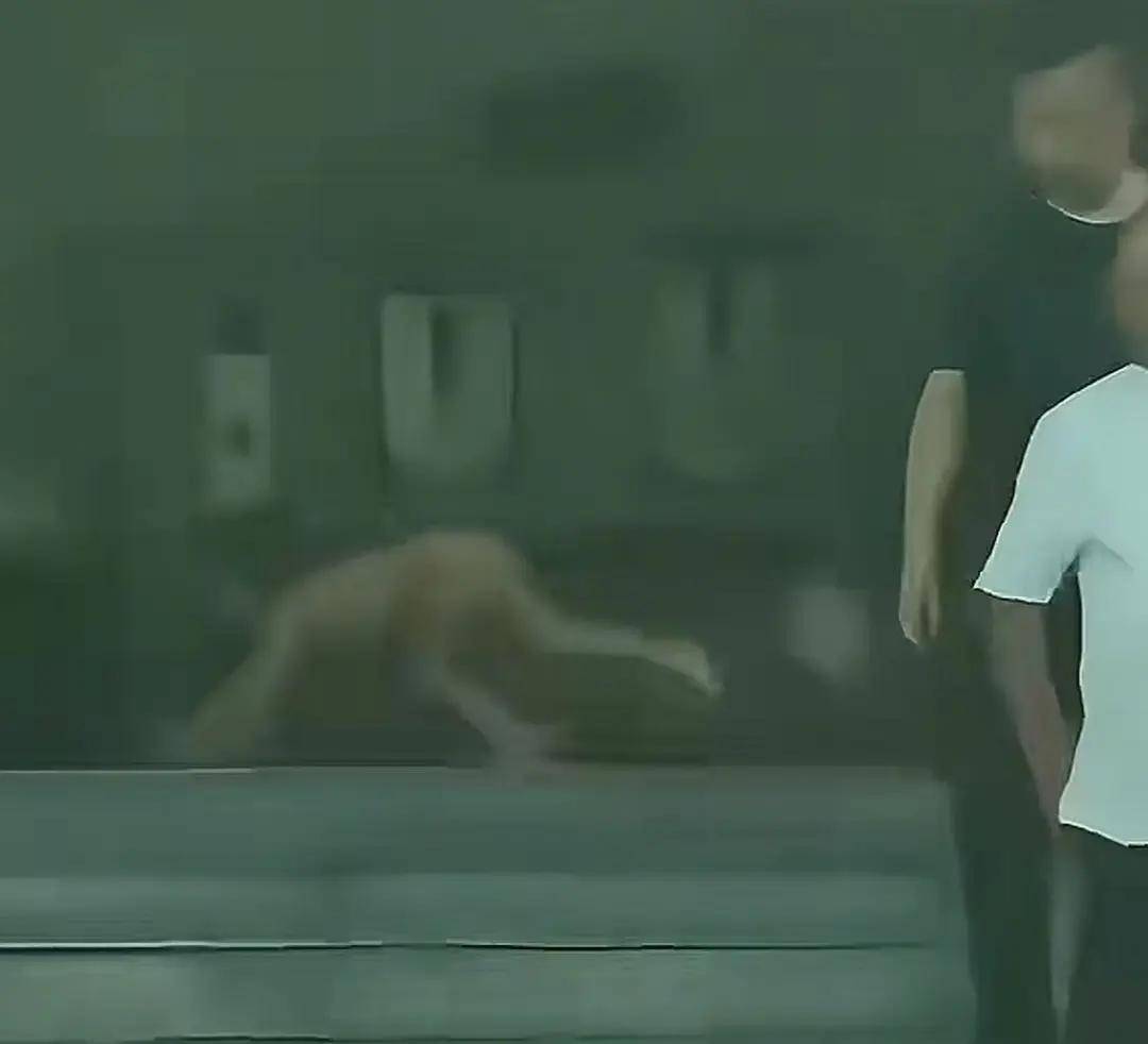 最新消息：“野人孩子”将落户北京！“孩子妈以前也不喜欢穿衣服”，公安机关对其父母展开调查