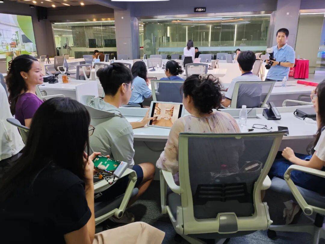 心疼！南宁一业主上厕所要经过厨房，抽油烟机贴防撞条……