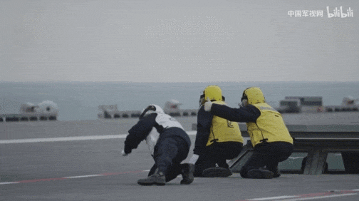 福建舰服役！曾有蒸汽弹射临时改电弹图纸传闻？有哪几点变化？