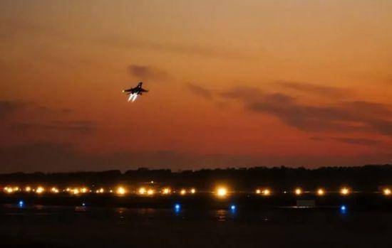 战机编队 昼夜鏖战 一组硬核训练大图来袭